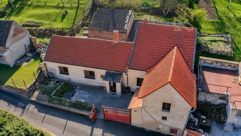 Prodej, rodinný dům 335 m2, pozemek 892 m2, obec Raná u Loun