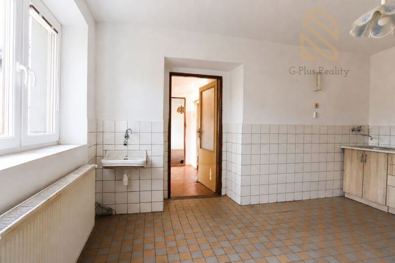 Prodej, rodinný dům 335 m2, pozemek 892 m2, obec Raná u Loun