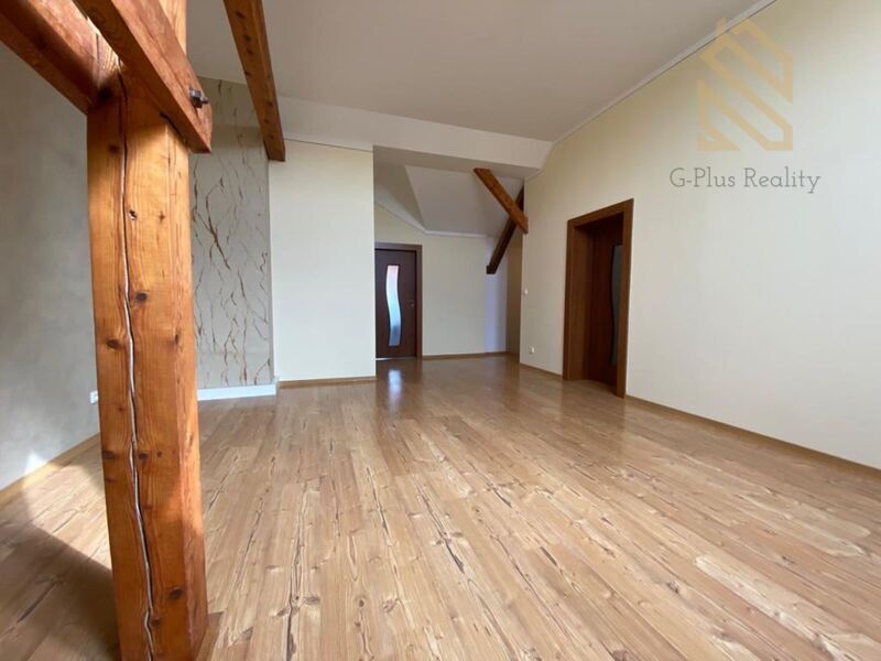 Prostorný podkrovní byt 2+1, 79 m2, Louny