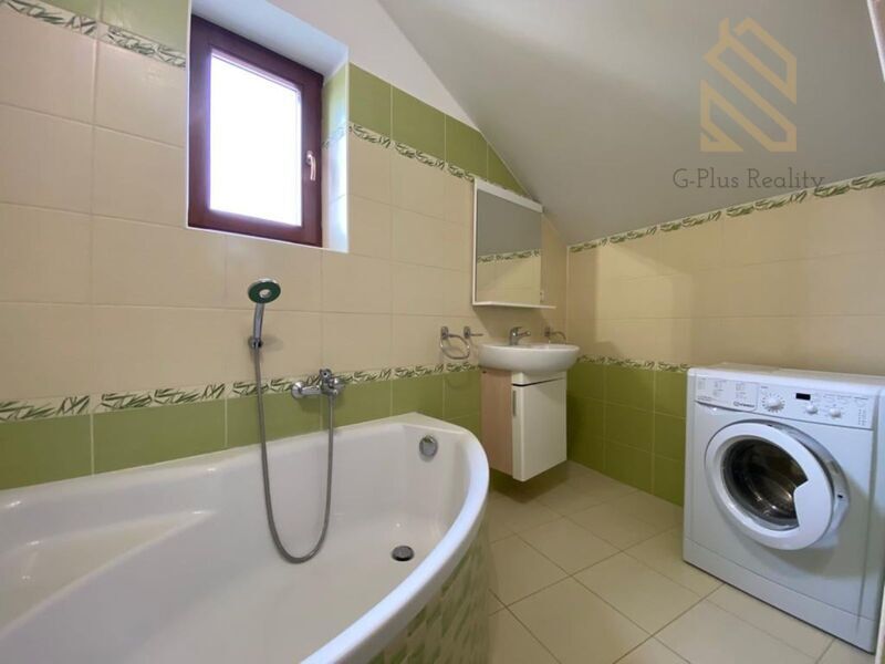 Prostorný podkrovní byt 2+1, 79 m2, Louny