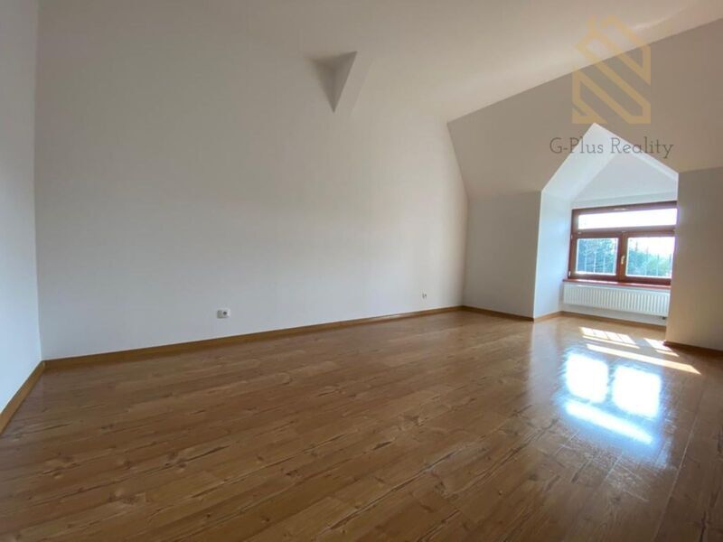 Prostorný podkrovní byt 2+1, 79 m2, Louny