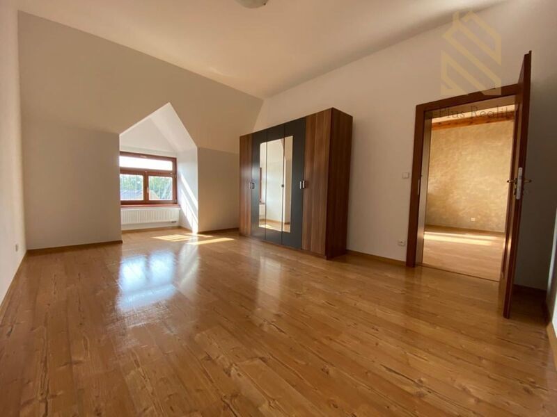Prostorný podkrovní byt 2+1, 79 m2, Louny